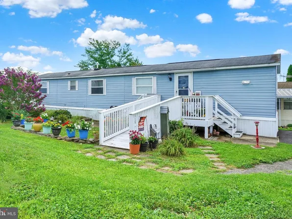 305 Sussex Ln, Glen Rock, PA 17327