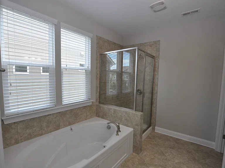 1004 Sterling Dr — Photo 27