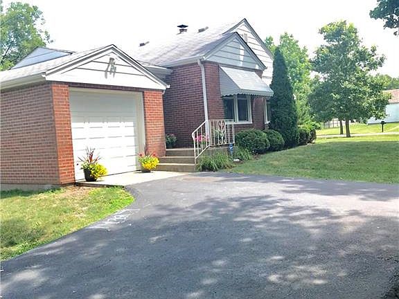 5th image of 1754 E Banta Rd