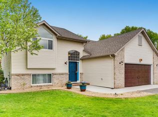 2460 Linwood Ave E, Maplewood, MN 55119