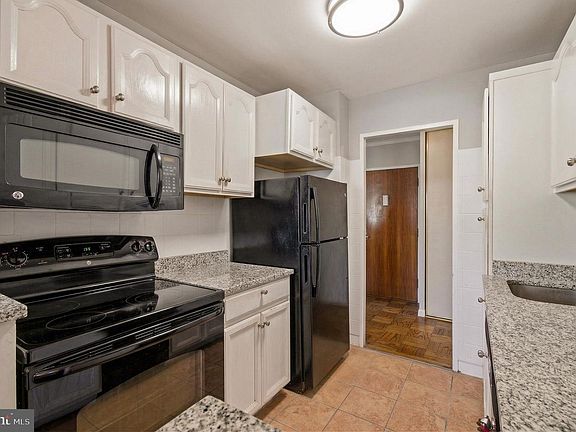 5th image of 400 O St SW APT 402