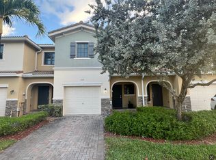 319 NE 194th Ln, Miami, FL 33179