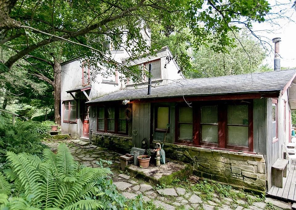 2nd image of 1227 Abbe Hills Rd