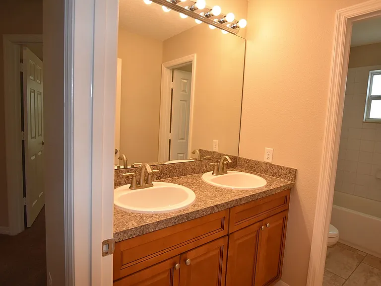 527 Bristol Cir — Photo 25