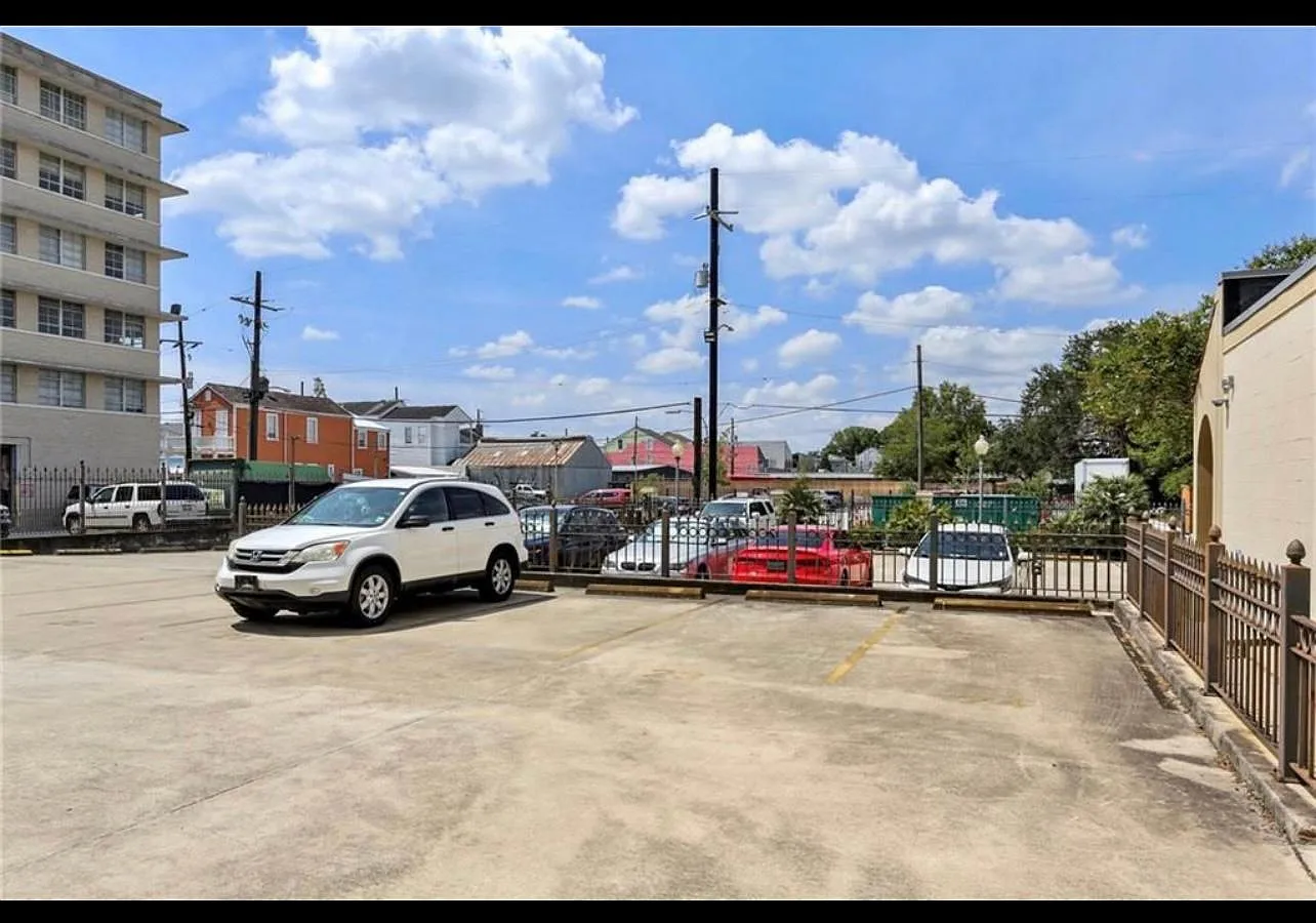 1224 Saint Charles Ave — Photo 2