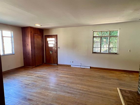 3rd image of 323 Ferguson Ct