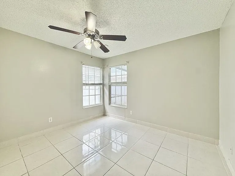 11316 Maybrook Ave — Photo 23