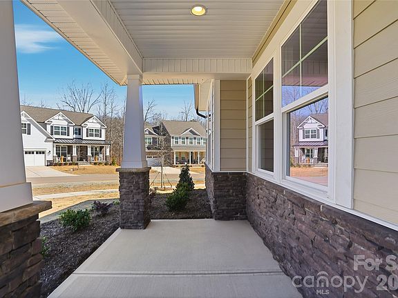 4th image of 5026 McLaughlin Dr