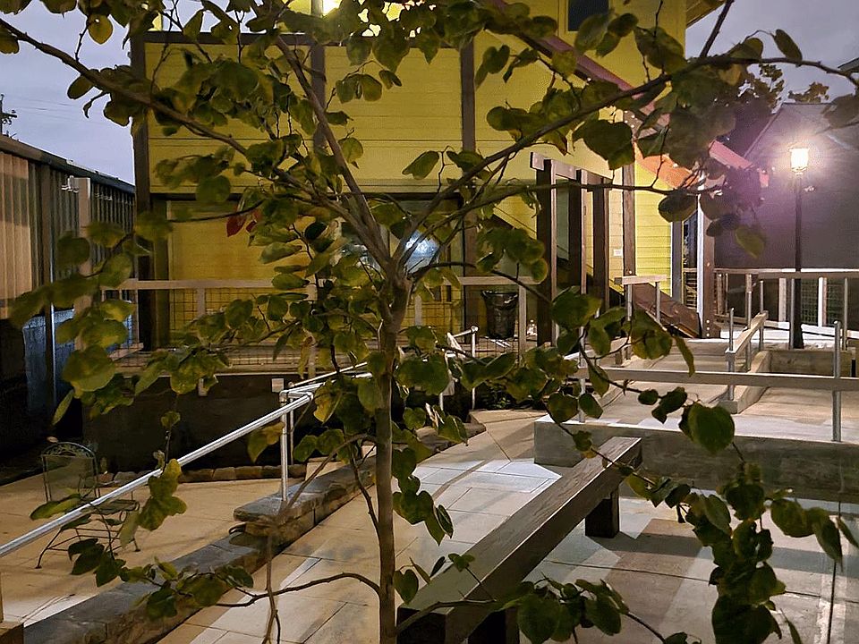 The Upstairs Suite will be complete by mid January. Please look back soon for more photos!