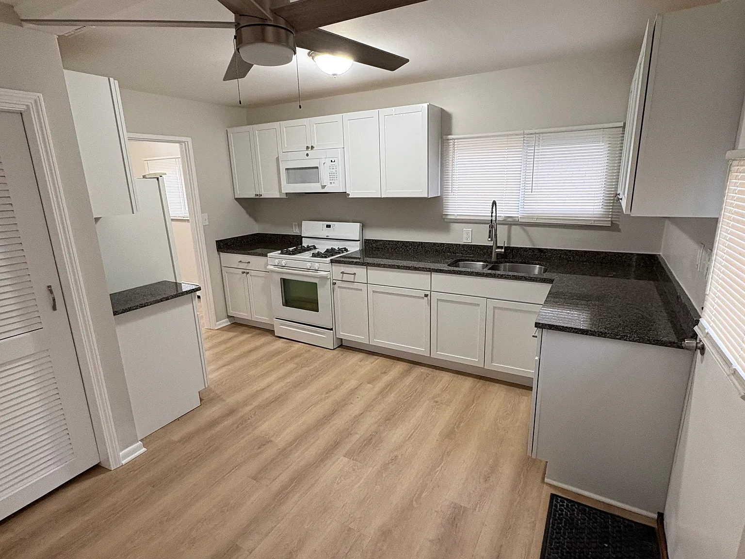 3 bed, 1092 sqft, $1,700 — Photo 2