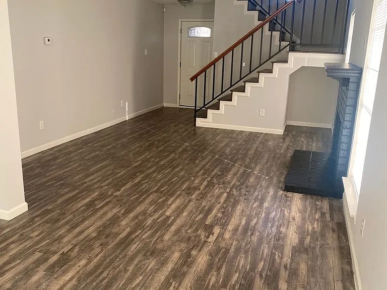 318 Spanish Moss Dr — Photo 3