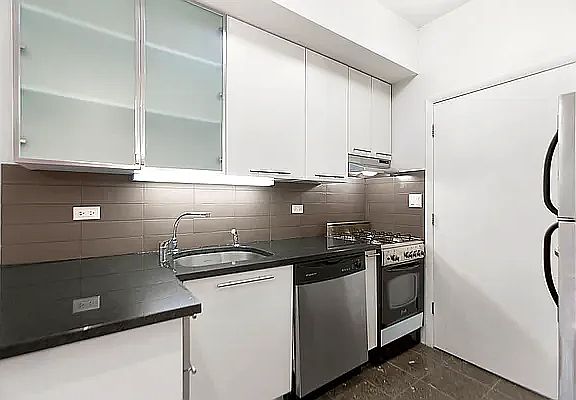 2nd image of 359 15th St APT 3B