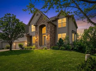 6340 Highland Hills Blvd S, Cottage Grove, MN 55016