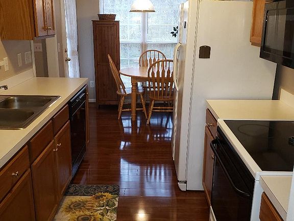 4th image of 905 Amqui Ct