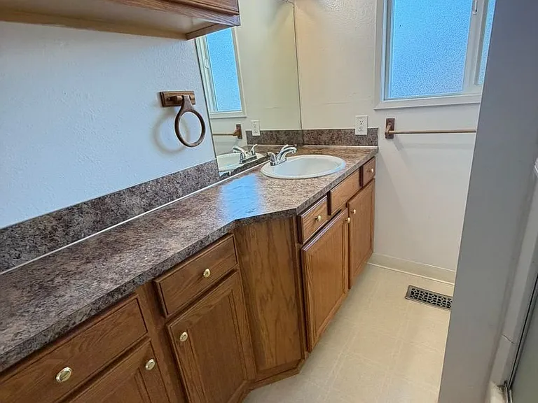 2523 Pine Ln SE — Photo 13
