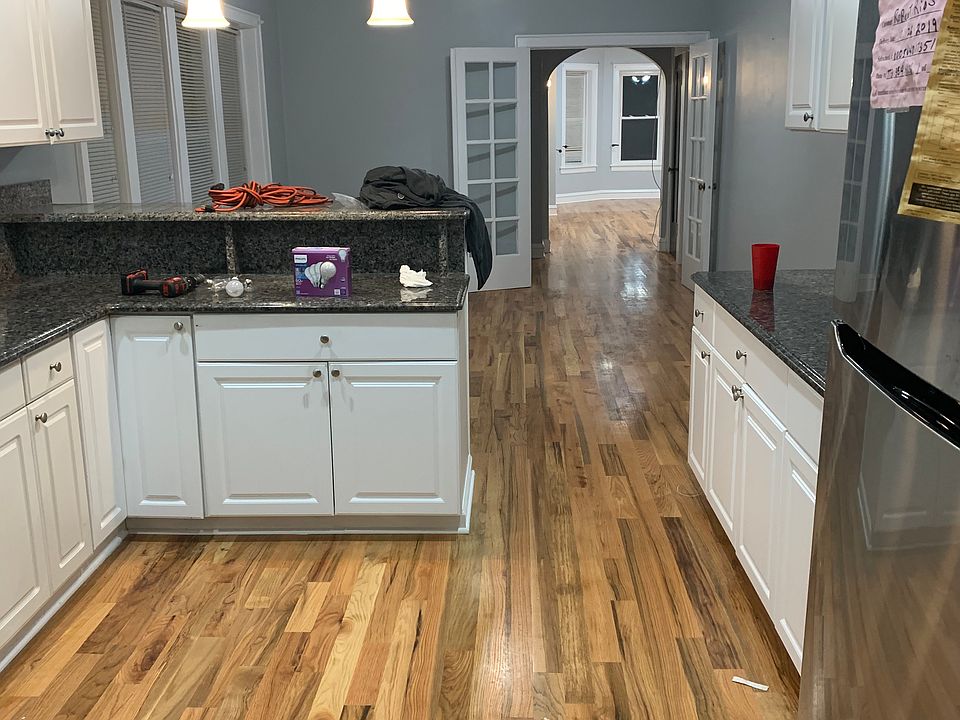 KITCHEN FACING THE DINING ROOM