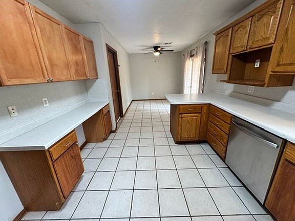 5th image of 129 NE 11th St