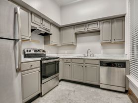 Fountain Plaza - Fitzgerald Apartments