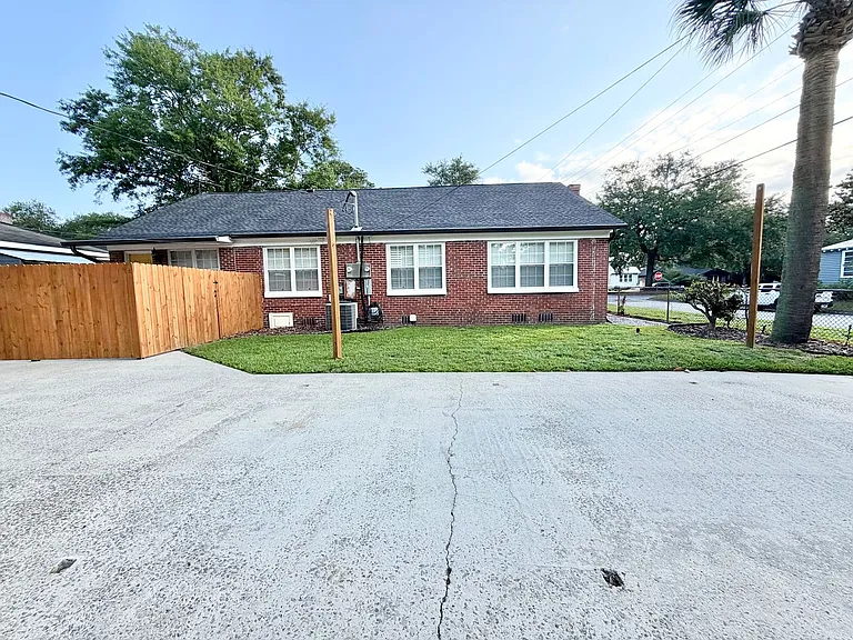 637 Columbus Dr — Photo 18