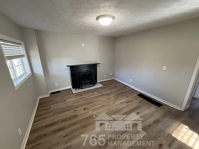 1344 S Delphos St — Photo 3