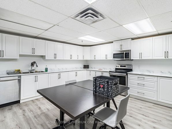 100 Arbors Ln #207, Vaughan, ON L4L 7G4