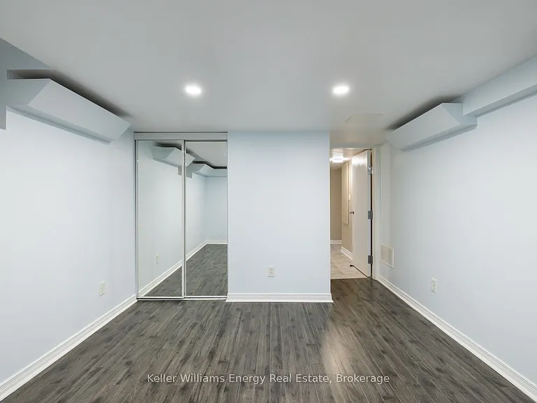 566 Dean Ave #LOWER — Photo 25