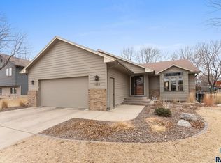 1004 N Sycamore Ave, Sioux Falls, SD 57110