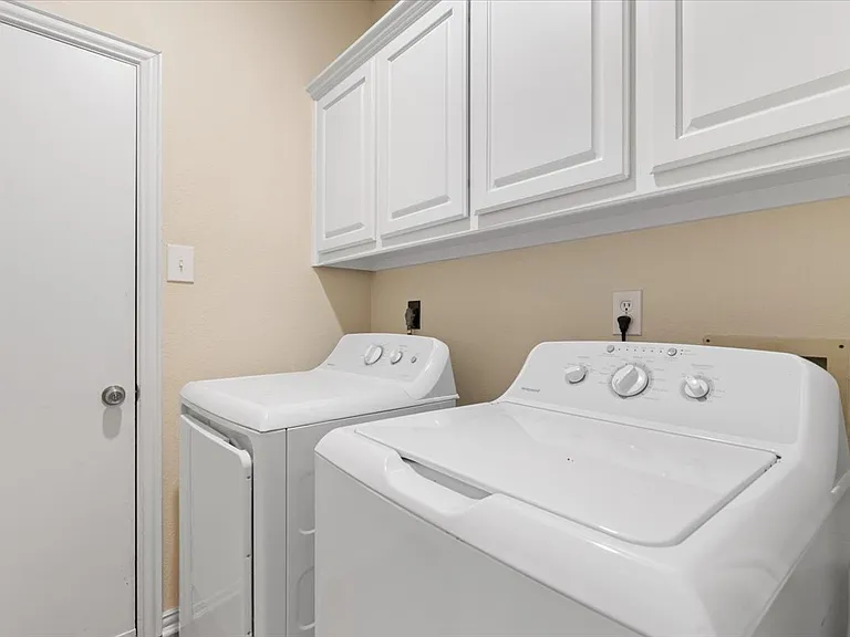 2633 Shadow Hill Ln — Photo 32