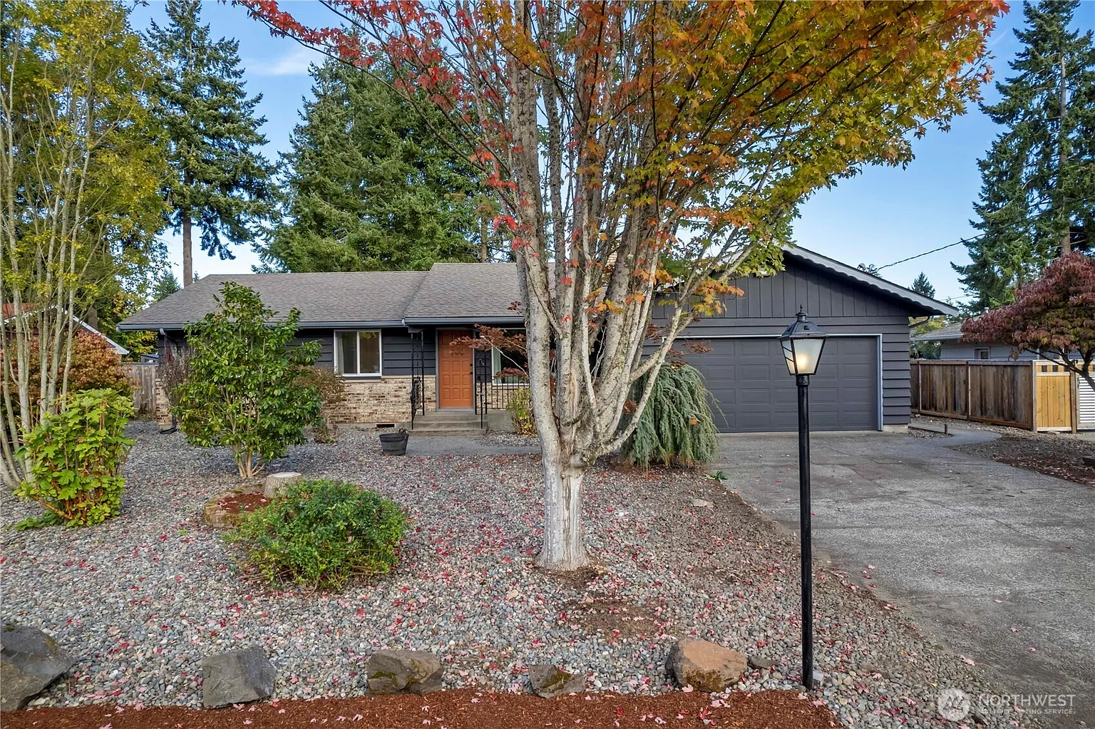 2117 Macarthur Street W photo 1