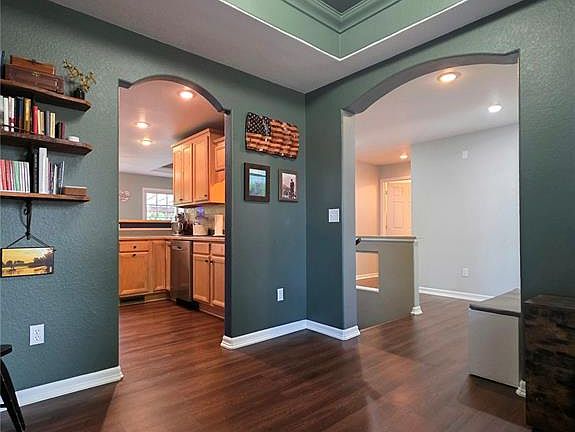 5th image of 1418 Overland Dr
