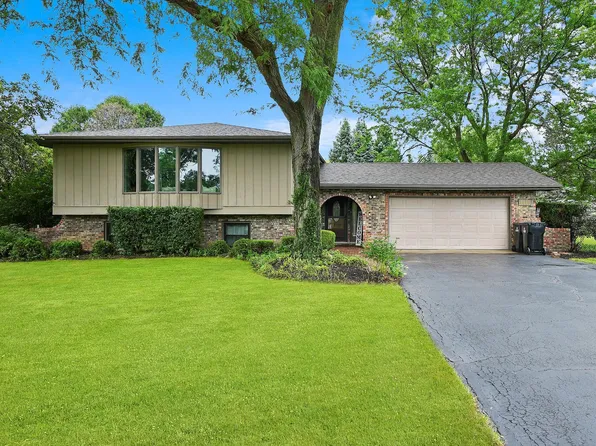 1418 Arabian Spur, McHenry, IL 60051