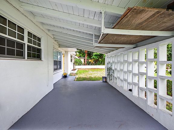5th image of 3131 SW 20th Court