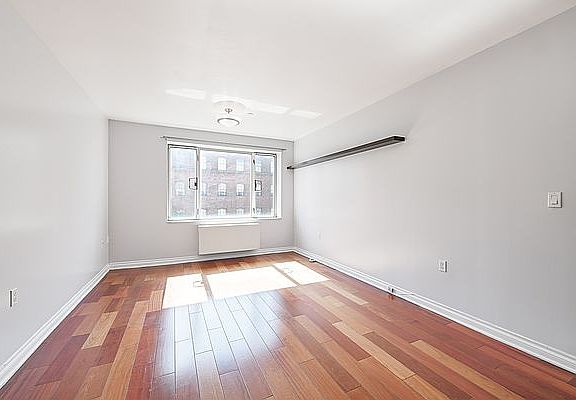 4th image of 3085 Vernon Blvd APT 5C