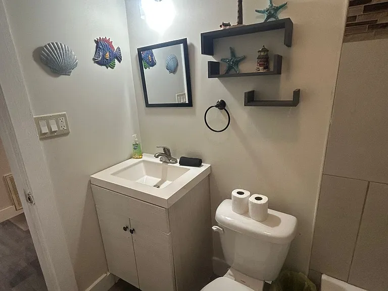 3103 Saxon Dr — Photo 24