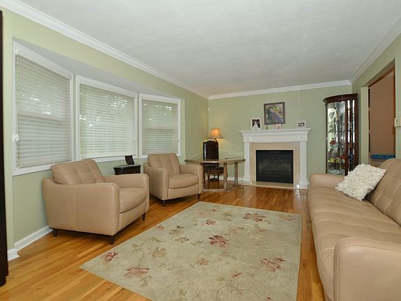 4th image of 4 Woodrow Ln