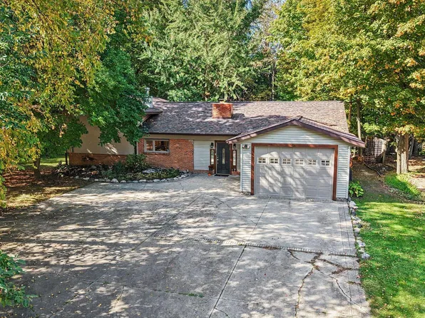 407 Vista Ln, Fremont, MI 49412
