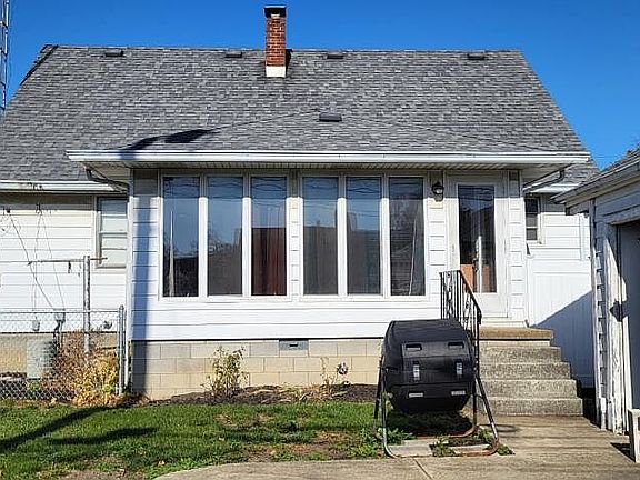 2nd image of 526 Rockwell St