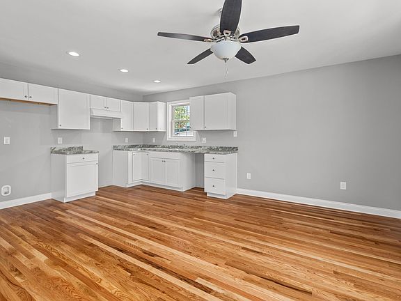 4th image of 231 E Oak St