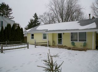 946 W Winchester Rd, Libertyville, IL 60048