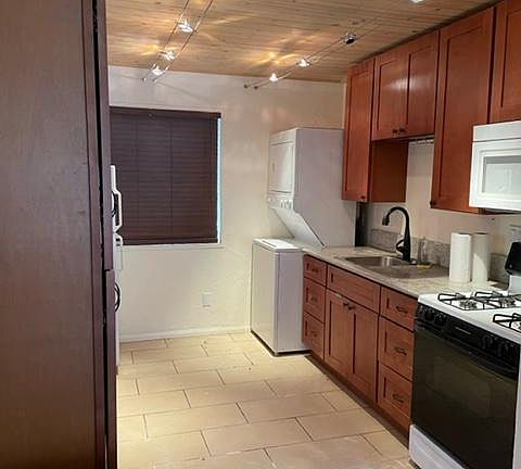 4th image of 40102 Esterly Ln #2