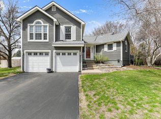 14131 Westridge Dr, Eden Prairie, MN 55347