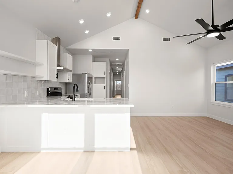 306 S Avenue P #B — Photo 16
