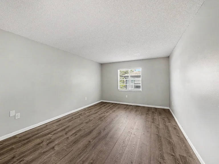 9208 N Connechusett Rd #D — Photo 20