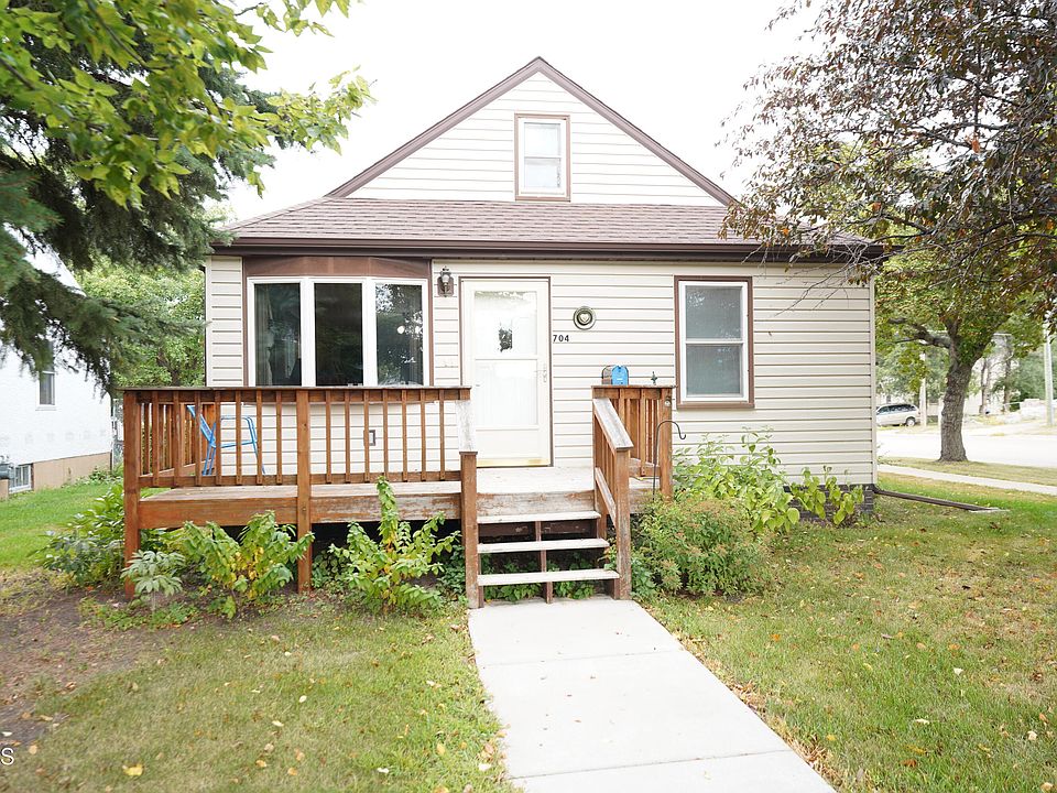 1st image of 704 2nd Ave SW