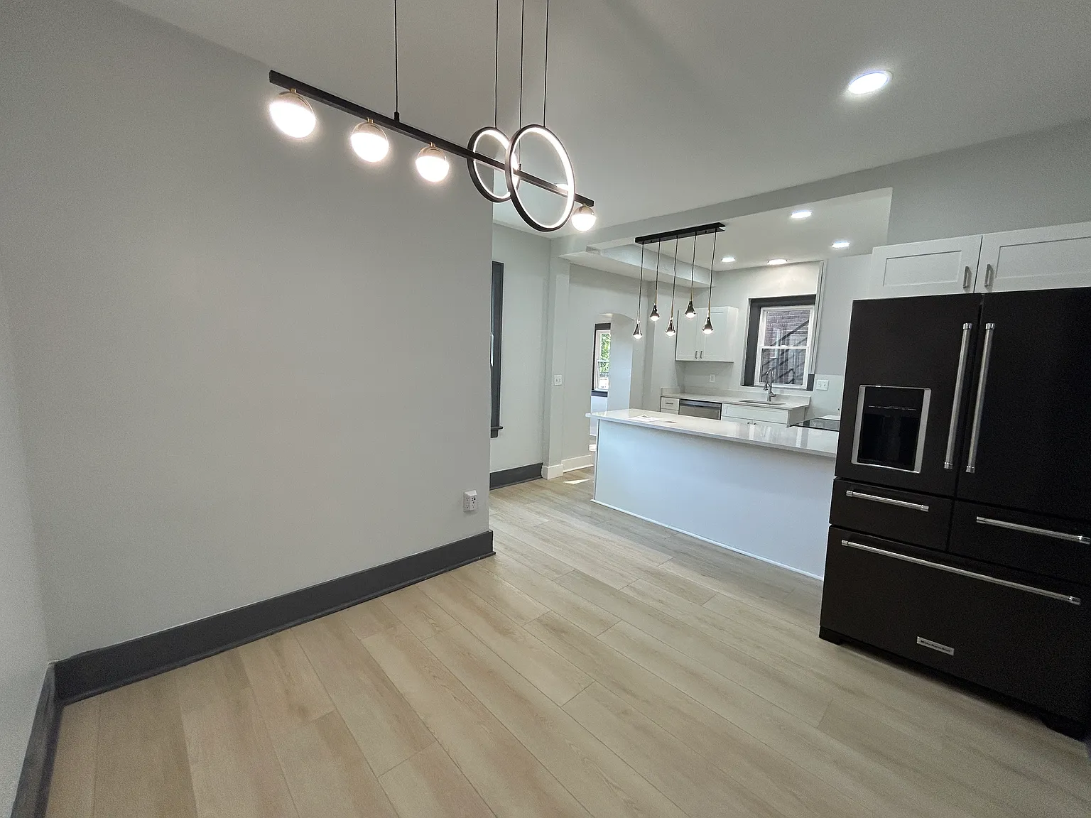 1195 E Whittier St — Photo 3