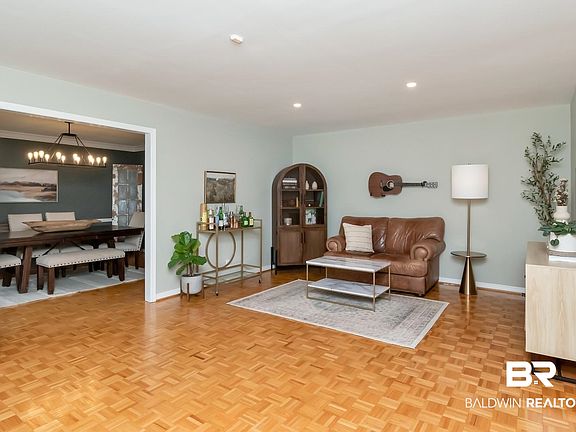 5th image of 724 Westmoreland Dr W