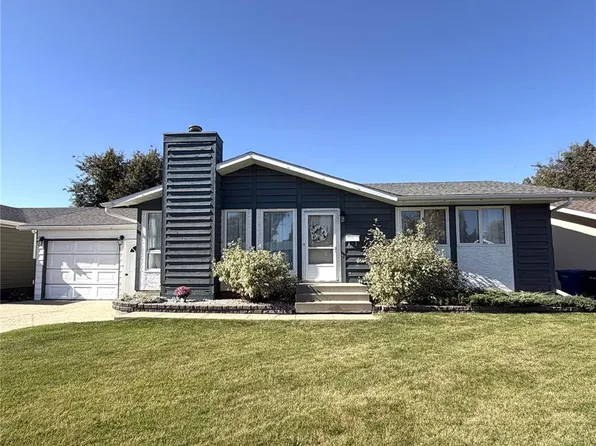 11033 Martin CRESCENT, North Battleford, SK S9A 3M9