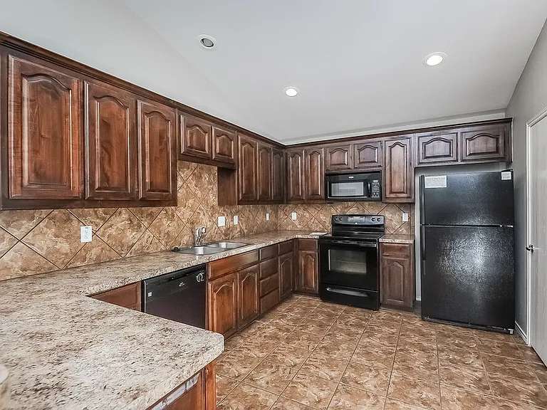 5832 Melanie Dr — Photo 7