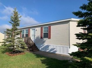25140 Carmel St, Woodhaven, MI 48183