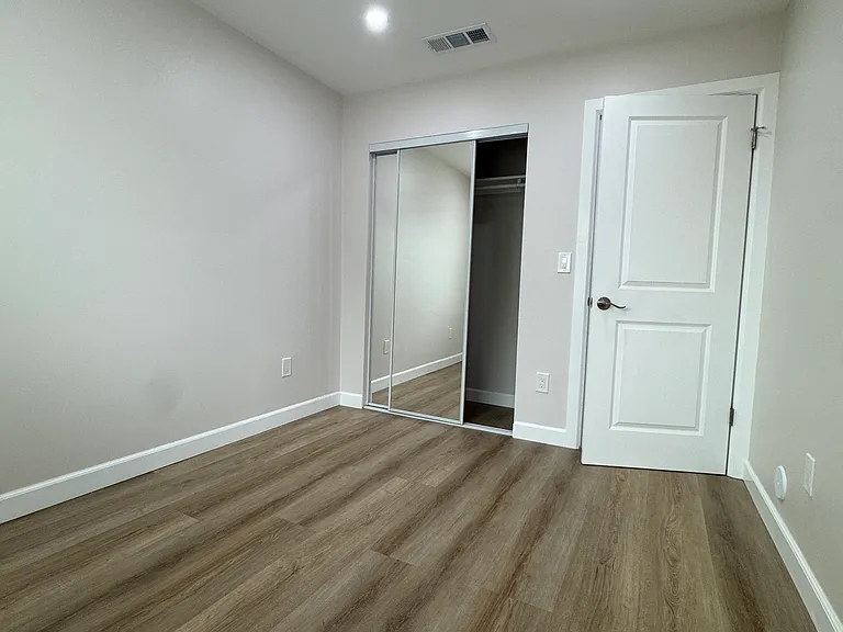 1674 Griffith Park Blvd #5 — Photo 5
